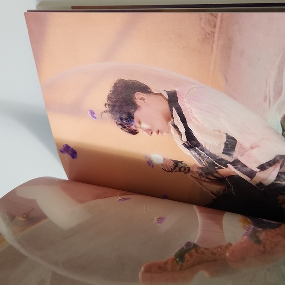 BTS - Love Yourself: Answer Ver. E (with photocard of Suga, poster, & standee) - Picture 11 of 12
